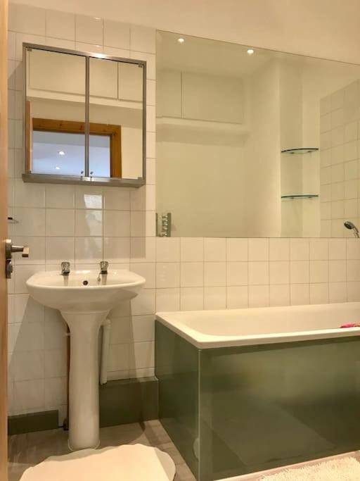 Quiet Kensington Flat Ideal For Central 런던 외부 사진