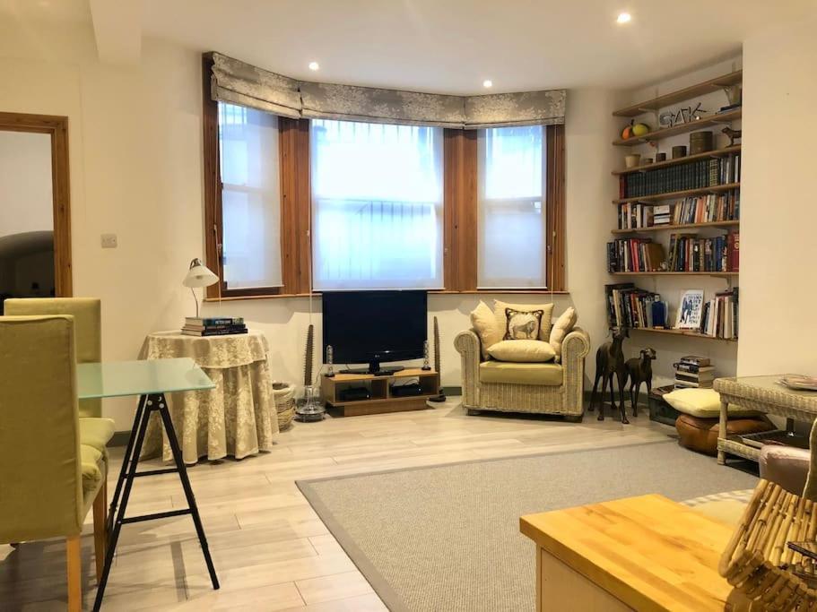 Quiet Kensington Flat Ideal For Central 런던 외부 사진